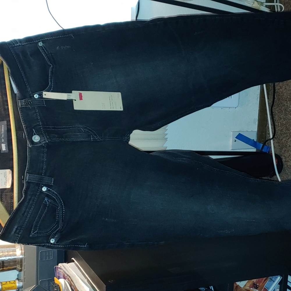 NWT Levi Women's Jeans 524 Too Superlow Skinny. Flap back pockets. Size 13M